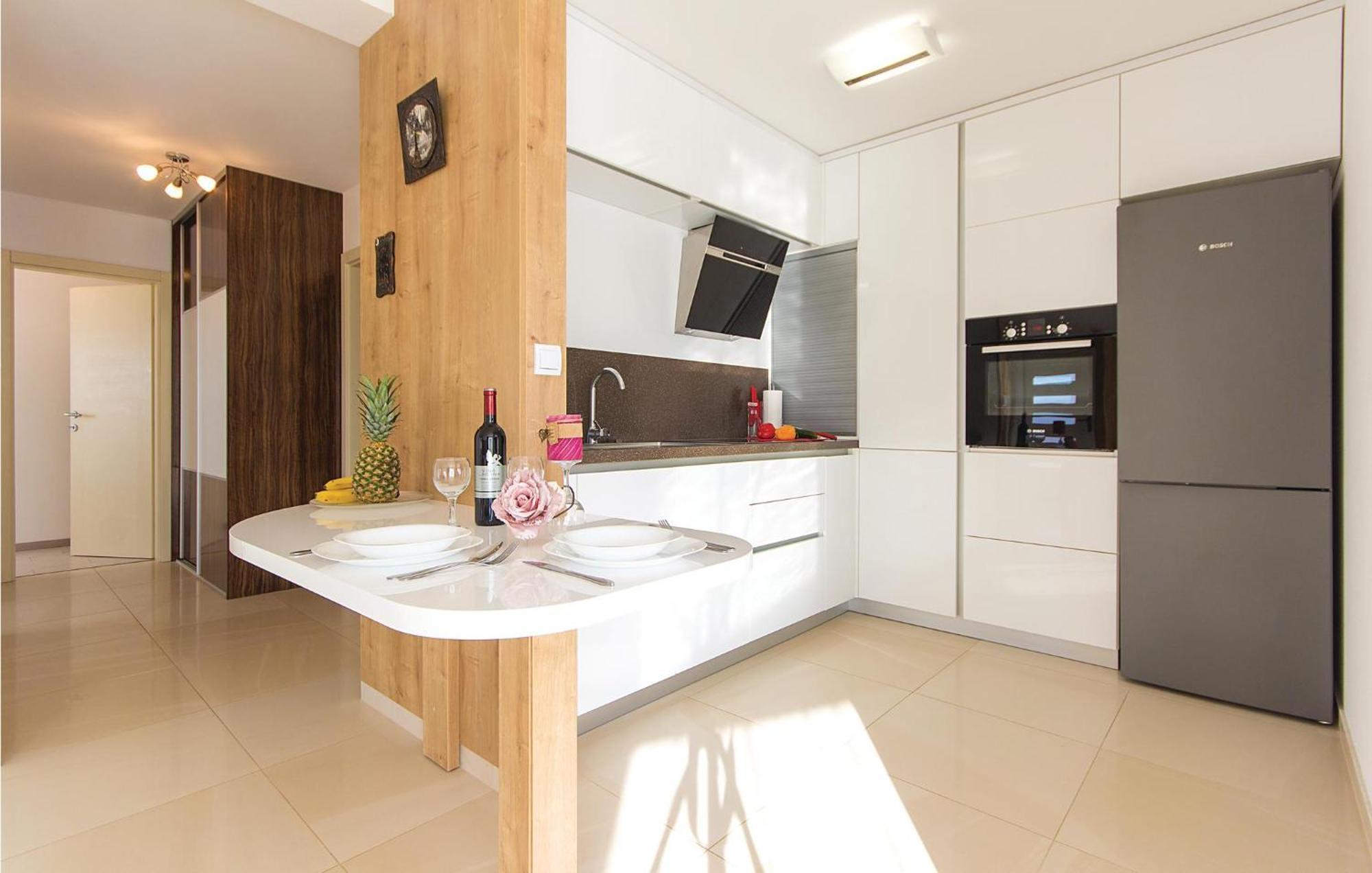 Lovely Apartment In Medulin With Kitchen Luaran gambar