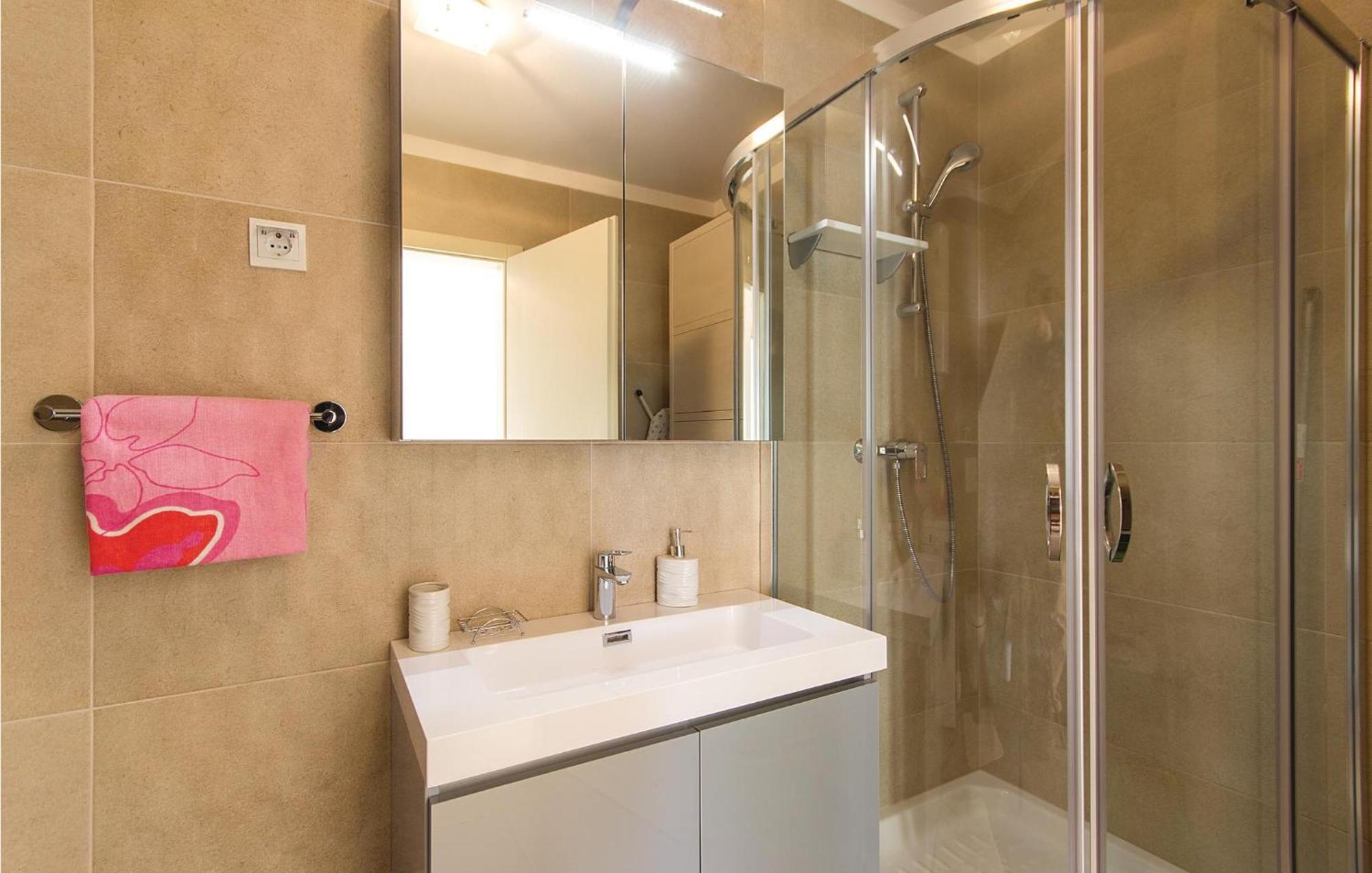 Lovely Apartment In Medulin With Kitchen Luaran gambar