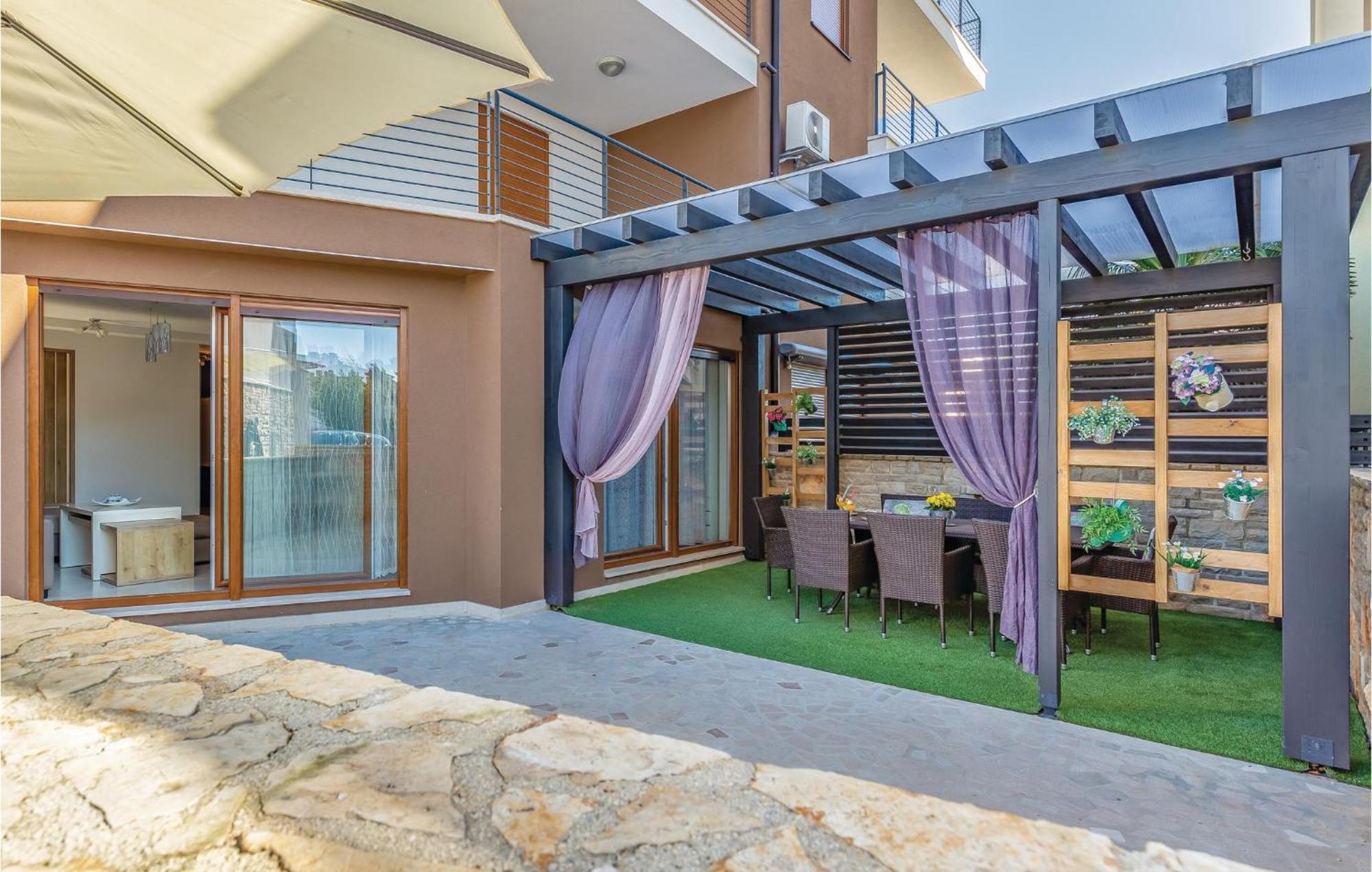 Lovely Apartment In Medulin With Kitchen Luaran gambar